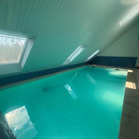 Vila Relaxing With Pool Filot