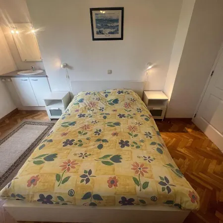 Willa Relaxing With Pool Filot